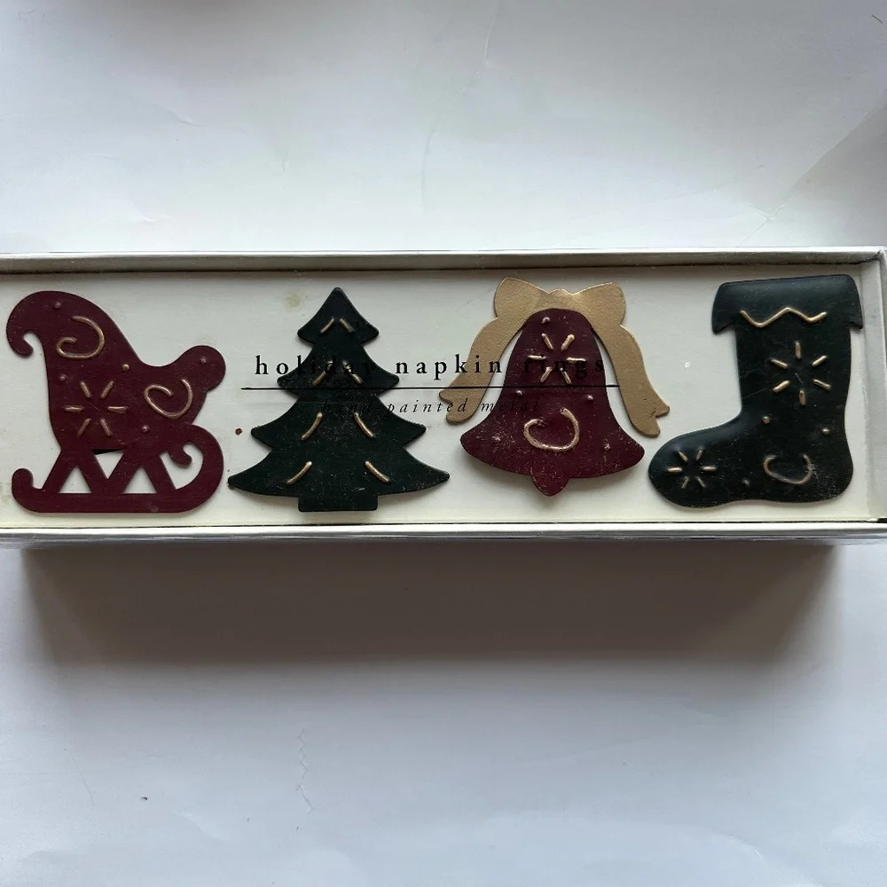 Christmas Napkin Rings Pier 1 Green and Red Metal Set of 4.  Hand painted